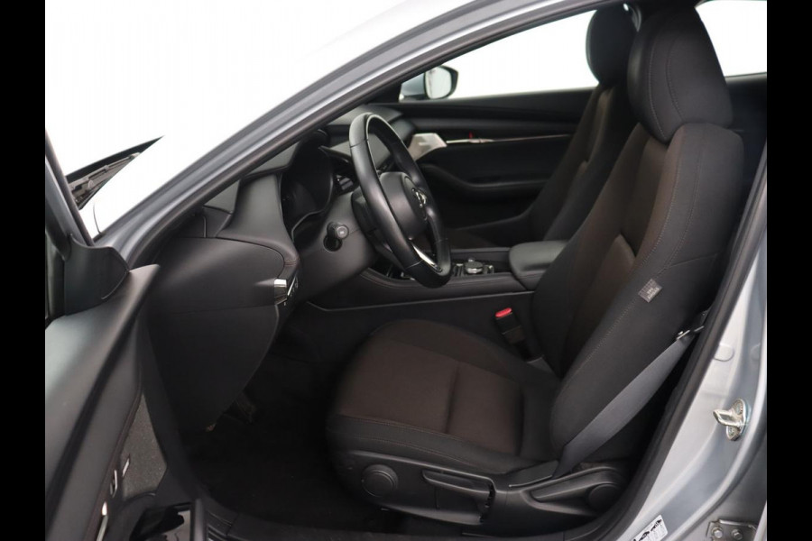 Mazda 3 2.0 e-SkyActiv-X 180 Comfort Bose | Head-Up | Stoel & stuurverwarming | Adaptive cruise | Carplay | Camera | Navigatie | Full LED | Parkeerhulp | Climate control