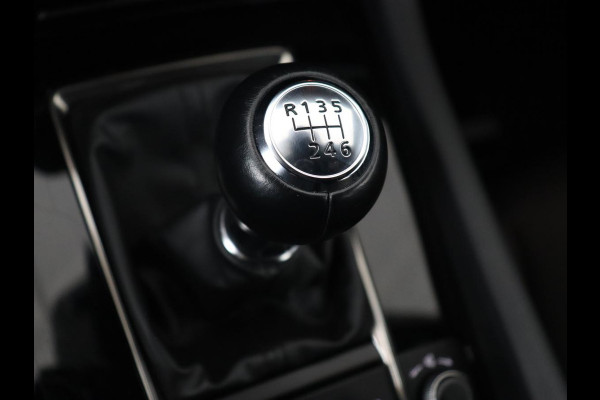 Mazda 3 2.0 e-SkyActiv-X 180 Comfort Bose | Head-Up | Stoel & stuurverwarming | Adaptive cruise | Carplay | Camera | Navigatie | Full LED | Parkeerhulp | Climate control