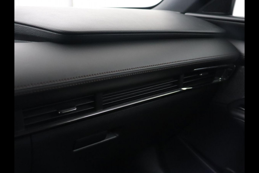Mazda 3 2.0 e-SkyActiv-X 180 Comfort Bose | Head-Up | Stoel & stuurverwarming | Adaptive cruise | Carplay | Camera | Navigatie | Full LED | Parkeerhulp | Climate control