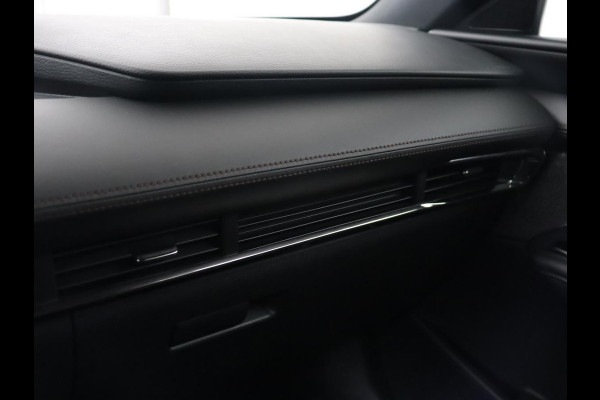 Mazda 3 2.0 e-SkyActiv-X 180 Comfort Bose | Head-Up | Stoel & stuurverwarming | Adaptive cruise | Carplay | Camera | Navigatie | Full LED | Parkeerhulp | Climate control