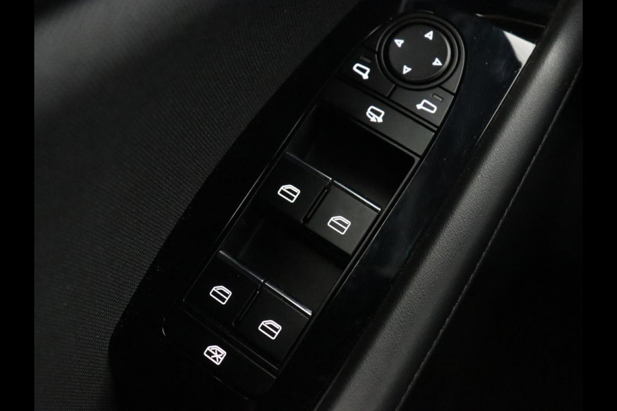 Mazda 3 2.0 e-SkyActiv-X 180 Comfort Bose | Head-Up | Stoel & stuurverwarming | Adaptive cruise | Carplay | Camera | Navigatie | Full LED | Parkeerhulp | Climate control