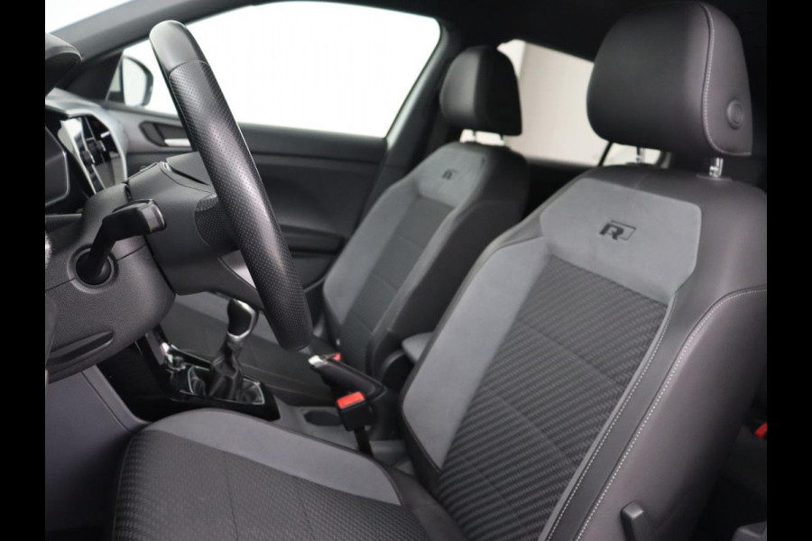 Volkswagen T-Cross 1.0 TSI R Line | Stoelverwarming | Keyless | Virtual Cockpit | Carplay | Trekhaak | Adaptive cruise | Park Assist | Full LED | Dodehoek detectie | Climate control