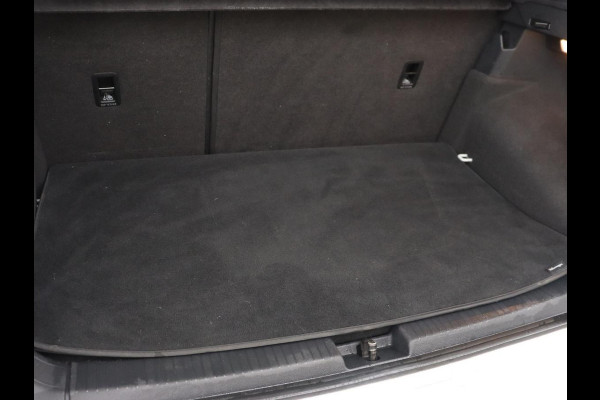 Volkswagen T-Cross 1.0 TSI R Line | Stoelverwarming | Keyless | Virtual Cockpit | Carplay | Trekhaak | Adaptive cruise | Park Assist | Full LED | Dodehoek detectie | Climate control