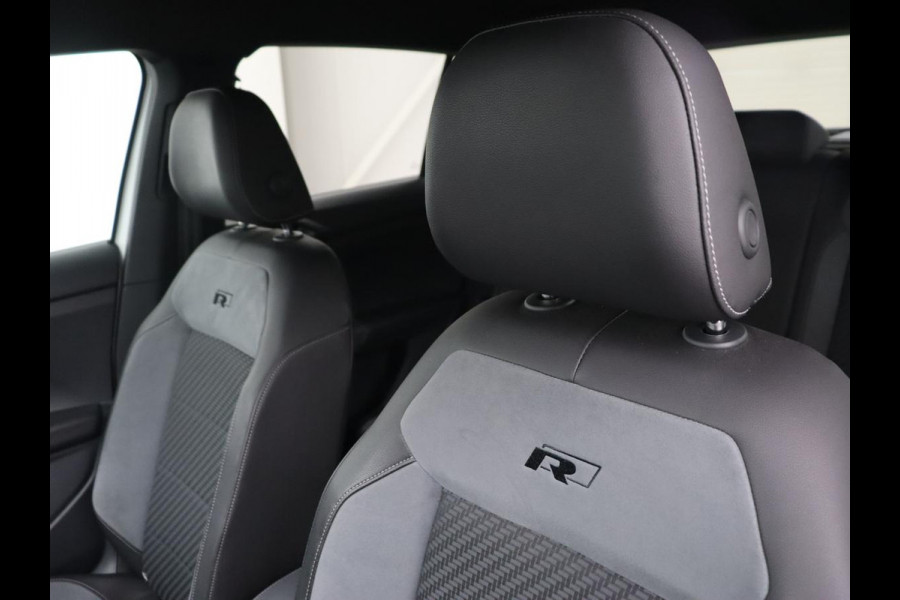 Volkswagen T-Cross 1.0 TSI R Line | Stoelverwarming | Keyless | Virtual Cockpit | Carplay | Trekhaak | Adaptive cruise | Park Assist | Full LED | Dodehoek detectie | Climate control