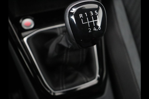 Volkswagen T-Cross 1.0 TSI R Line | Stoelverwarming | Keyless | Virtual Cockpit | Carplay | Trekhaak | Adaptive cruise | Park Assist | Full LED | Dodehoek detectie | Climate control