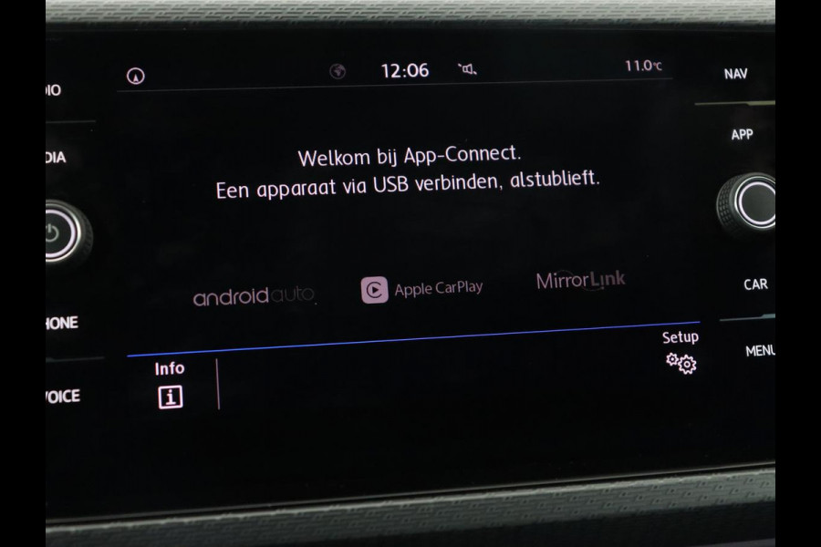 Volkswagen T-Cross 1.0 TSI R Line | Stoelverwarming | Keyless | Virtual Cockpit | Carplay | Trekhaak | Adaptive cruise | Park Assist | Full LED | Dodehoek detectie | Climate control