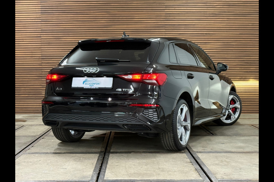 Audi A3 Sportback 45 TFSIe S-line Competition | RS-stoelen Alcantara | Navigatie | Virtual Cockpit | 18' inch