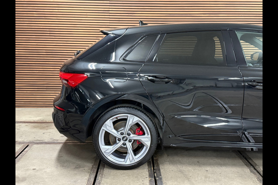 Audi A3 Sportback 45 TFSIe S-line Competition | RS-stoelen Alcantara | Navigatie | Virtual Cockpit | 18' inch