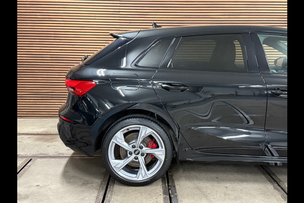Audi A3 Sportback 45 TFSIe S-line Competition | RS-stoelen Alcantara | Navigatie | Virtual Cockpit | 18' inch