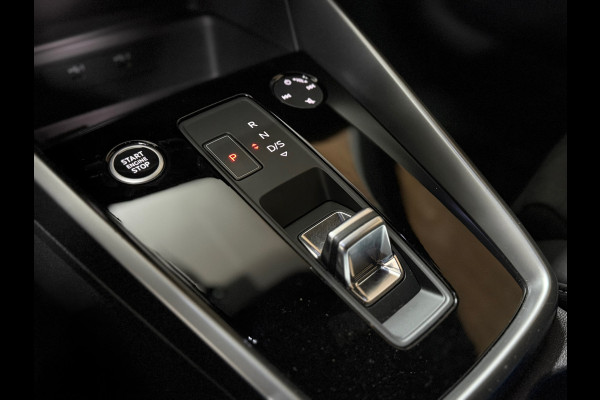 Audi A3 Sportback 45 TFSIe S-line Competition | RS-stoelen Alcantara | Navigatie | Virtual Cockpit | 18' inch