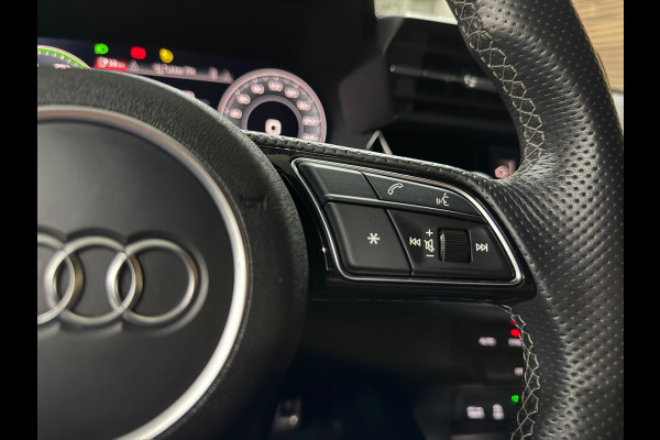 Audi A3 Sportback 45 TFSIe S-line Competition | RS-stoelen Alcantara | Navigatie | Virtual Cockpit | 18' inch