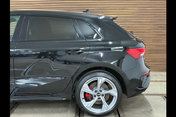 Audi A3 Sportback 45 TFSIe S-line Competition | RS-stoelen Alcantara | Navigatie | Virtual Cockpit | 18' inch
