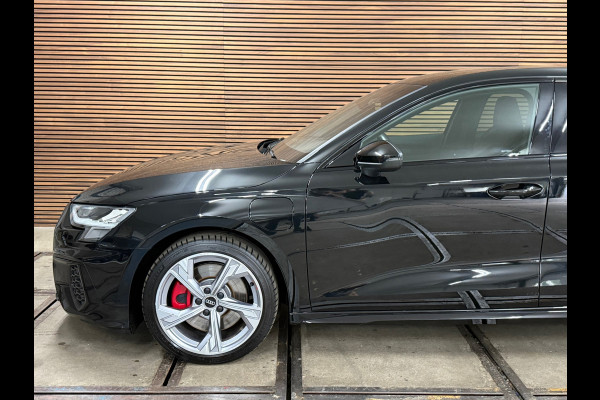 Audi A3 Sportback 45 TFSIe S-line Competition | RS-stoelen Alcantara | Navigatie | Virtual Cockpit | 18' inch