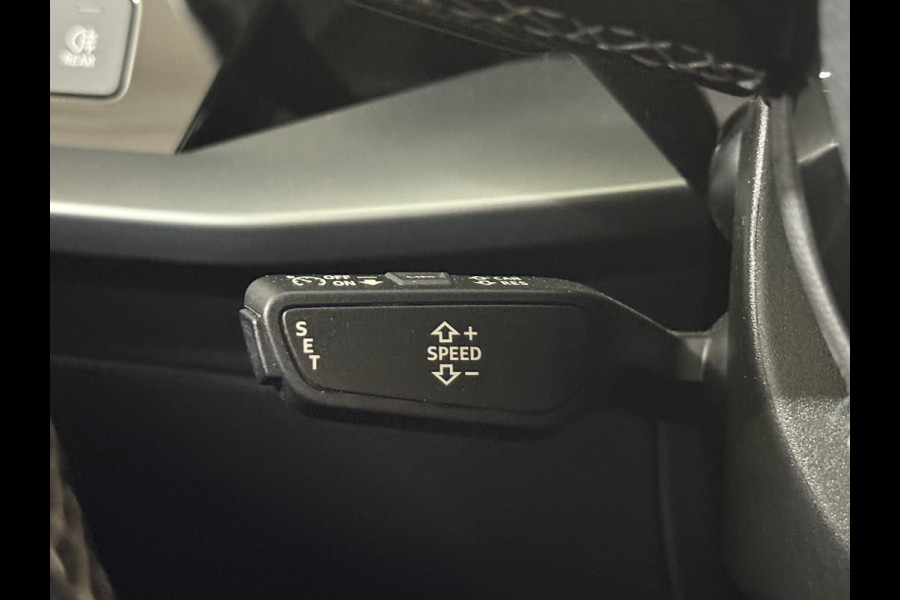 Audi A3 Sportback 45 TFSIe S-line Competition | RS-stoelen Alcantara | Navigatie | Virtual Cockpit | 18' inch