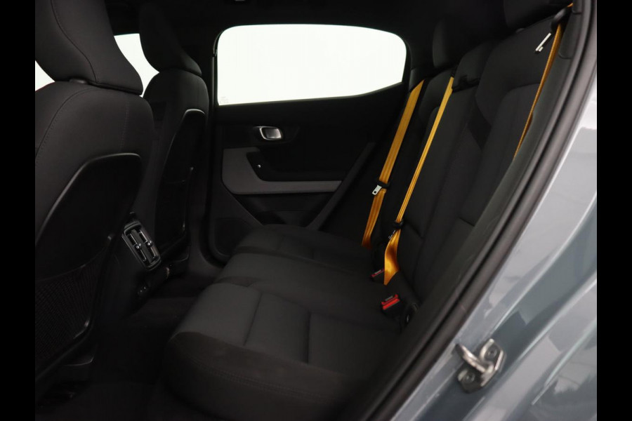 Polestar 2 Long Range Dual Motor Launch Edition 78kWh | Panoramadak | Trekhaak | 360 Camera | Achterbankverwarming | Adaptive cruise | Carplay | Camera | Stoelverwarming | Keyless