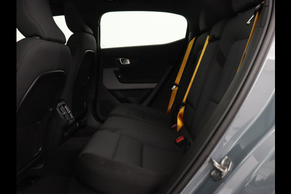 Polestar 2 Long Range Dual Motor Launch Edition 78kWh | Panoramadak | Trekhaak | 360 Camera | Achterbankverwarming | Adaptive cruise | Carplay | Camera | Stoelverwarming | Keyless