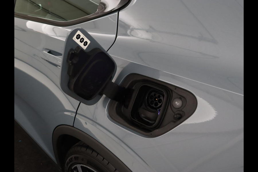 Polestar 2 Long Range Dual Motor Launch Edition 78kWh | Panoramadak | Trekhaak | 360 Camera | Achterbankverwarming | Adaptive cruise | Carplay | Camera | Stoelverwarming | Keyless