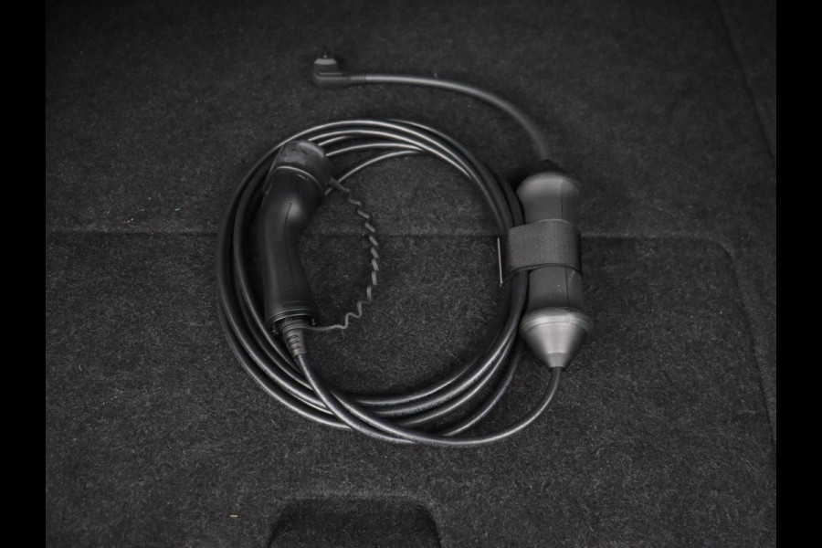 Polestar 2 Long Range Dual Motor Launch Edition 78kWh | Panoramadak | Trekhaak | 360 Camera | Achterbankverwarming | Adaptive cruise | Carplay | Camera | Stoelverwarming | Keyless