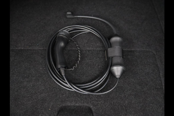 Polestar 2 Long Range Dual Motor Launch Edition 78kWh | Panoramadak | Trekhaak | 360 Camera | Achterbankverwarming | Adaptive cruise | Carplay | Camera | Stoelverwarming | Keyless