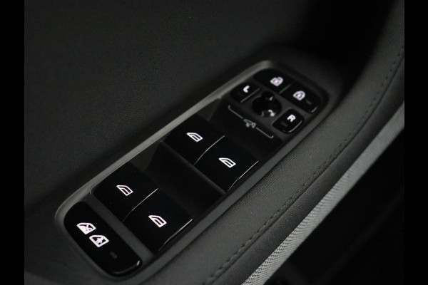 Polestar 2 Long Range Dual Motor Launch Edition 78kWh | Panoramadak | Trekhaak | 360 Camera | Achterbankverwarming | Adaptive cruise | Carplay | Camera | Stoelverwarming | Keyless