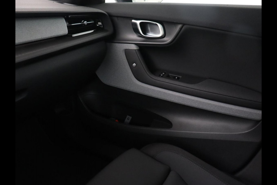 Polestar 2 Long Range Dual Motor Launch Edition 78kWh | Panoramadak | Trekhaak | 360 Camera | Achterbankverwarming | Adaptive cruise | Carplay | Camera | Stoelverwarming | Keyless