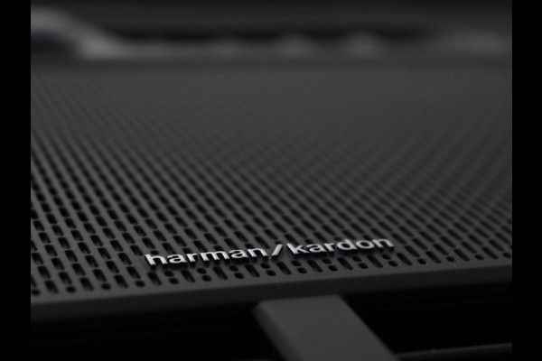 Polestar 2 Long Range Dual Motor Launch Edition 78kWh | Panoramadak | Trekhaak | 360 Camera | Achterbankverwarming | Adaptive cruise | Carplay | Camera | Stoelverwarming | Keyless