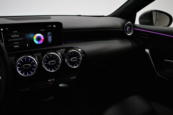 Mercedes-Benz A-Klasse 200 Automaat Progressive Premium Pack | Navigatie | Climate Control | Camera | Sfeerlichting | Parkeer sensoren | Stoelverwarming | Led | Cruise Control