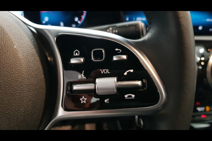 Mercedes-Benz A-Klasse 200 Automaat Progressive Premium Pack | Navigatie | Climate Control | Camera | Sfeerlichting | Parkeer sensoren | Stoelverwarming | Led | Cruise Control