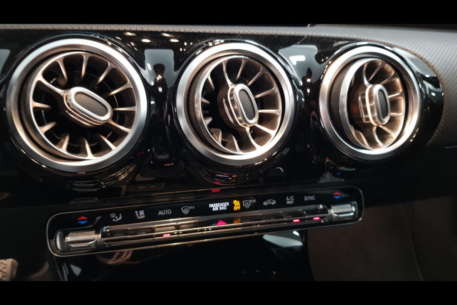 Mercedes-Benz A-Klasse 200 Automaat Progressive Premium Pack | Navigatie | Climate Control | Camera | Sfeerlichting | Parkeer sensoren | Stoelverwarming | Led | Cruise Control