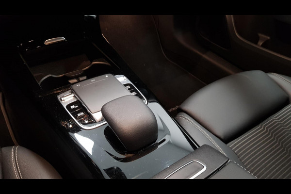 Mercedes-Benz A-Klasse 200 Automaat Progressive Premium Pack | Navigatie | Climate Control | Camera | Sfeerlichting | Parkeer sensoren | Stoelverwarming | Led | Cruise Control