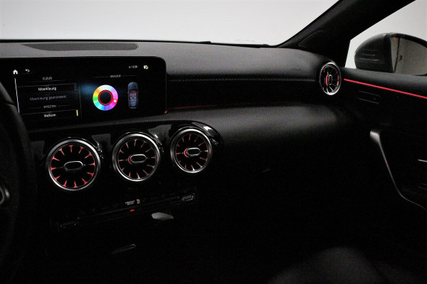 Mercedes-Benz A-Klasse 200 Automaat Progressive Premium Pack | Navigatie | Climate Control | Camera | Sfeerlichting | Parkeer sensoren | Stoelverwarming | Led | Cruise Control