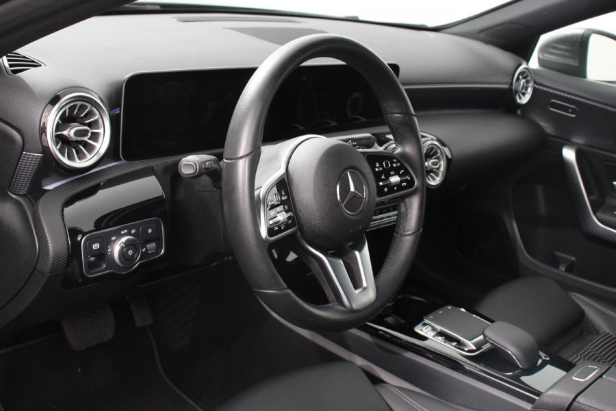 Mercedes-Benz A-Klasse 200 Automaat Progressive Premium Pack | Navigatie | Climate Control | Camera | Sfeerlichting | Parkeer sensoren | Stoelverwarming | Led | Cruise Control