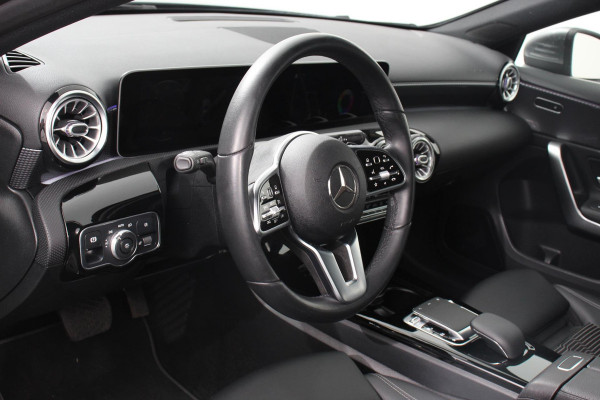 Mercedes-Benz A-Klasse 200 Automaat Progressive Premium Pack | Navigatie | Climate Control | Camera | Sfeerlichting | Parkeer sensoren | Stoelverwarming | Led | Cruise Control