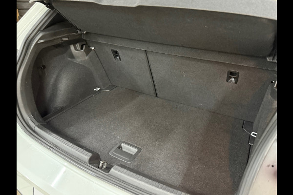 Volkswagen Polo 2.0 TSI GTI | Pano | Matrix LED | 18' inch | Stuurhulp | Camera | Adaptive Cruise |