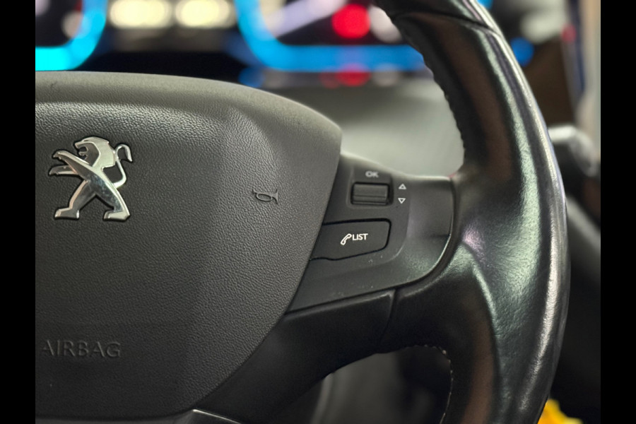 Peugeot 2008 1.2 PureTech 130 PK Allure | Half Leer | Trekhaak | 16' inch | Pano | Camera | Dealer Onderhouden