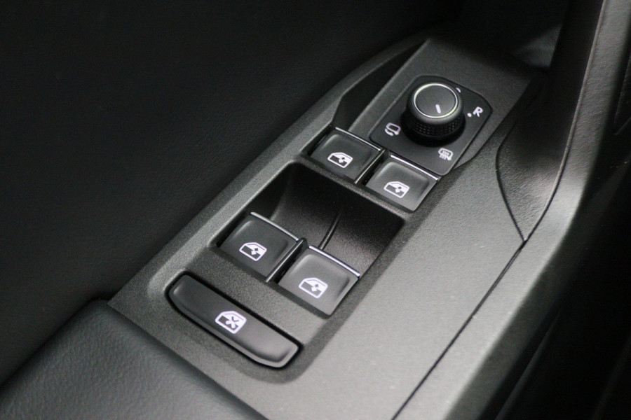 Seat Leon 1.0 TSI FR Launch Edition Virtual Cockpit, ACC, Apple Carplay, Sfeerverlichting, LED, DAB, 17"