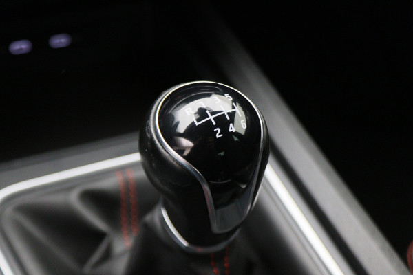 Seat Leon 1.0 TSI FR Launch Edition Virtual Cockpit, ACC, Apple Carplay, Sfeerverlichting, LED, DAB, 17"