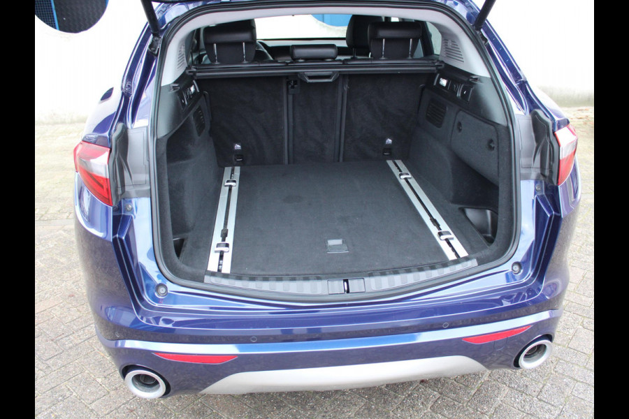 Alfa Romeo Stelvio 2.2d Super | LEDEREN BEKLEDING | 20" LICHTMETALEN VELGEN |