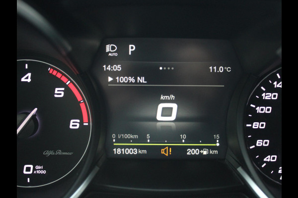 Alfa Romeo Stelvio 2.2d Super | LEDEREN BEKLEDING | 20" LICHTMETALEN VELGEN |