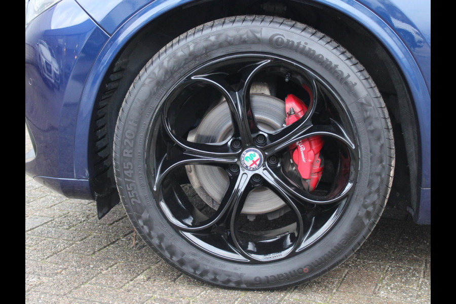 Alfa Romeo Stelvio 2.2d Super | LEDEREN BEKLEDING | 20" LICHTMETALEN VELGEN |