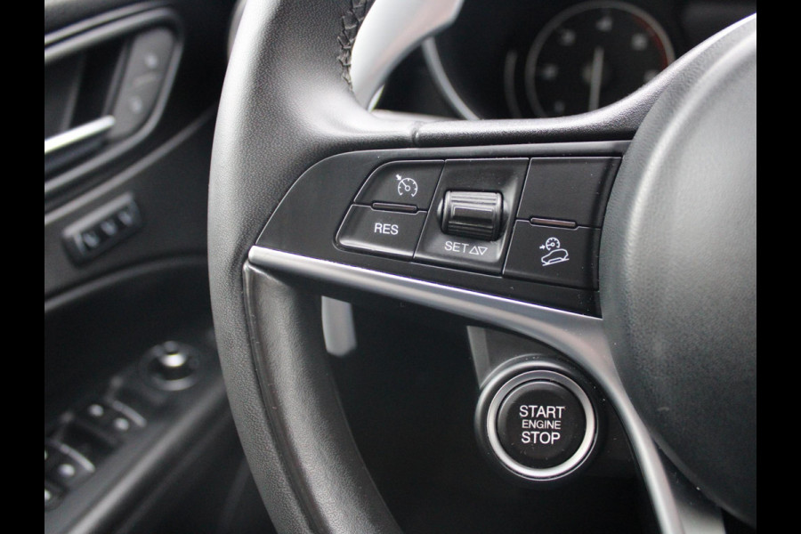 Alfa Romeo Stelvio 2.2d Super | LEDEREN BEKLEDING | 20" LICHTMETALEN VELGEN |