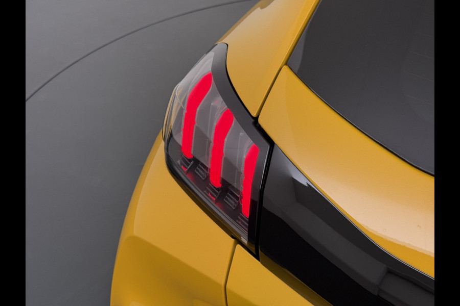 Peugeot e-208 EV 50kWh Navi 360°Camera Apple Carplay Android 1/2 Leer Ecc Cruise Control Allure SOH 90% Lmv 16" Led lane Assist DAB Bluetooth Regen-Lichtsensor Isofix Keyless 1e Eigenaar Origineel Nederlandse Auto