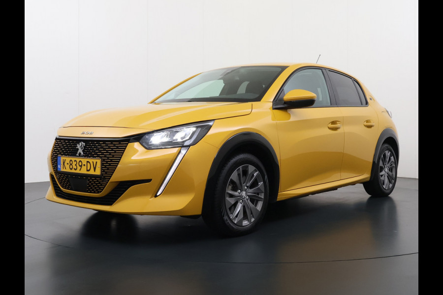 Peugeot e-208 EV 50kWh Navi 360°Camera Apple Carplay Android 1/2 Leer Ecc Cruise Control Allure SOH 90% Lmv 16" Led lane Assist DAB Bluetooth Regen-Lichtsensor Isofix Keyless 1e Eigenaar Origineel Nederlandse Auto