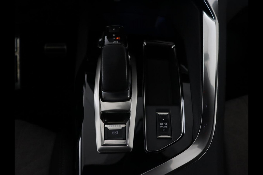 Peugeot 3008 1.6 HYbrid 225 GT Line | Panoramadak | Leder/Alcantara | Stoelverwarming | Camera | Carplay | Adaptive cruise | Navigatie | Keyless | Full LED | 19'' | Sfeerverlichting | PHEV | Plug In