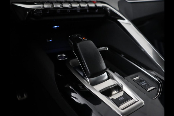 Peugeot 3008 1.6 HYbrid 225 GT Line | Panoramadak | Leder/Alcantara | Stoelverwarming | Camera | Carplay | Adaptive cruise | Navigatie | Keyless | Full LED | 19'' | Sfeerverlichting | PHEV | Plug In