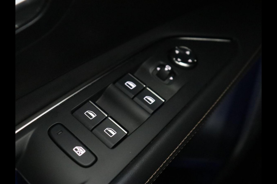 Peugeot 3008 1.6 HYbrid 225 GT Line | Panoramadak | Leder/Alcantara | Stoelverwarming | Camera | Carplay | Adaptive cruise | Navigatie | Keyless | Full LED | 19'' | Sfeerverlichting | PHEV | Plug In