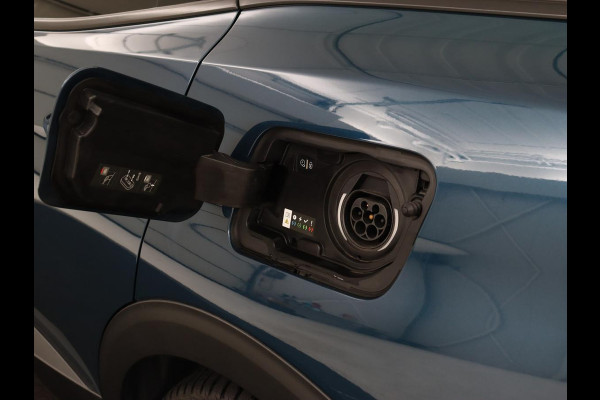 Peugeot 3008 1.6 HYbrid 225 GT Line | Panoramadak | Leder/Alcantara | Stoelverwarming | Camera | Carplay | Adaptive cruise | Navigatie | Keyless | Full LED | 19'' | Sfeerverlichting | PHEV | Plug In