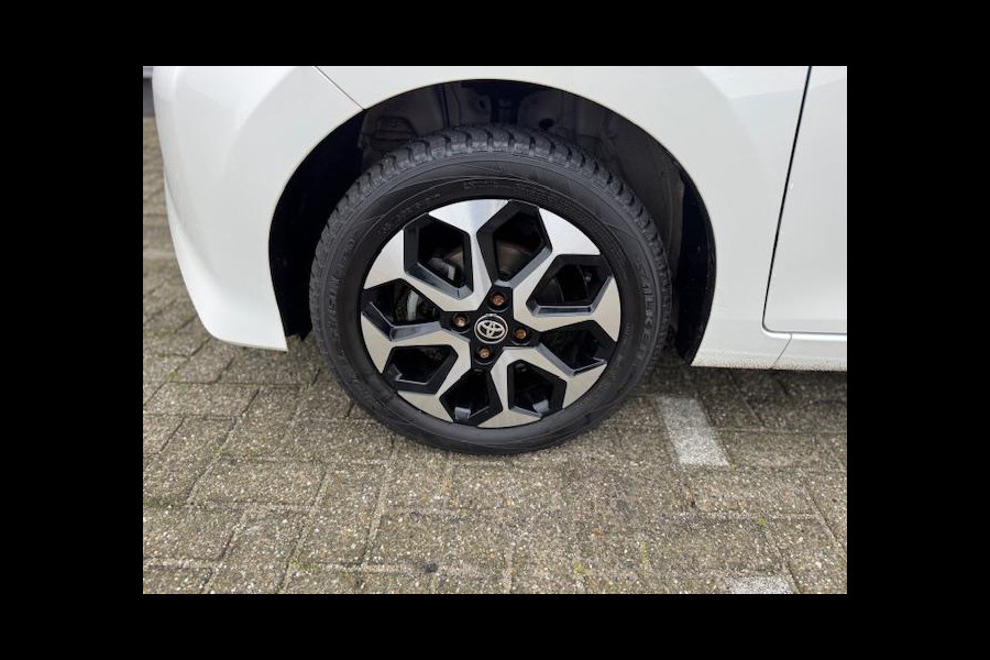 Toyota Aygo 1.0 VVT-i x-JBL,Carplay,achteruitrijcamera,airco,lm velgen