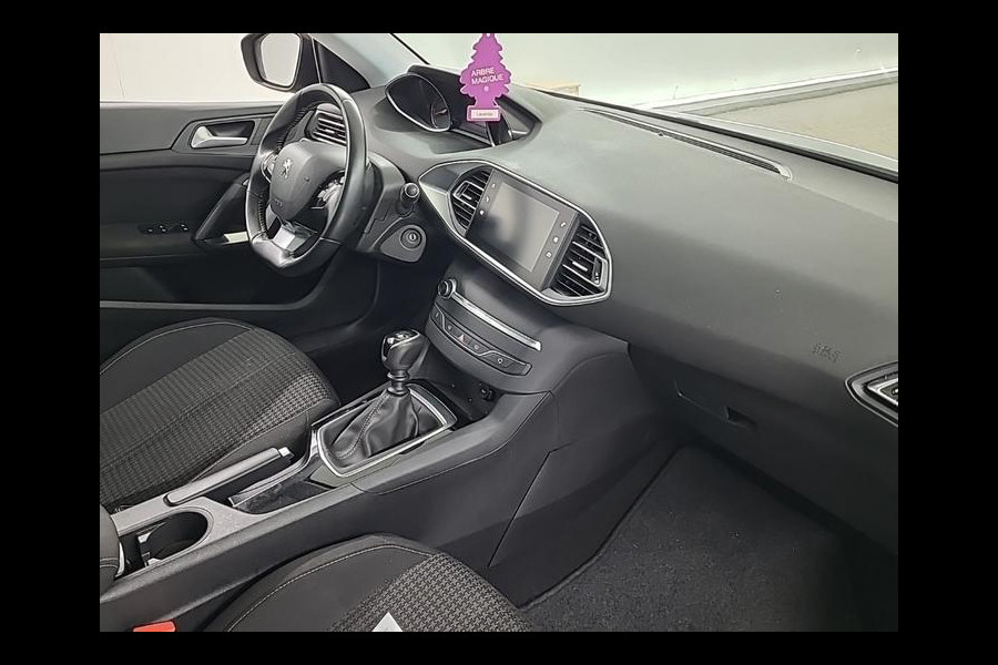 Peugeot 308 1.2 PureTech Executive | Panorama | Navi | Camera |