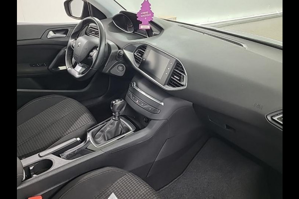 Peugeot 308 1.2 PureTech Executive | Panorama | Navi | Camera |